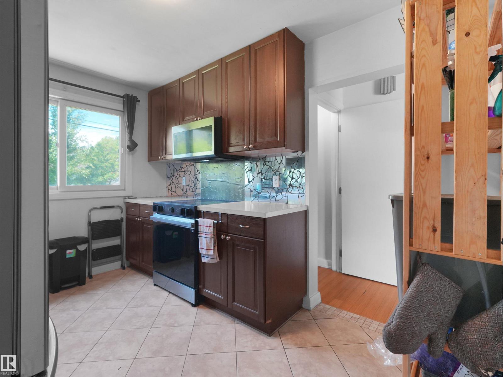 9256 75 St Nw Property Photo 17