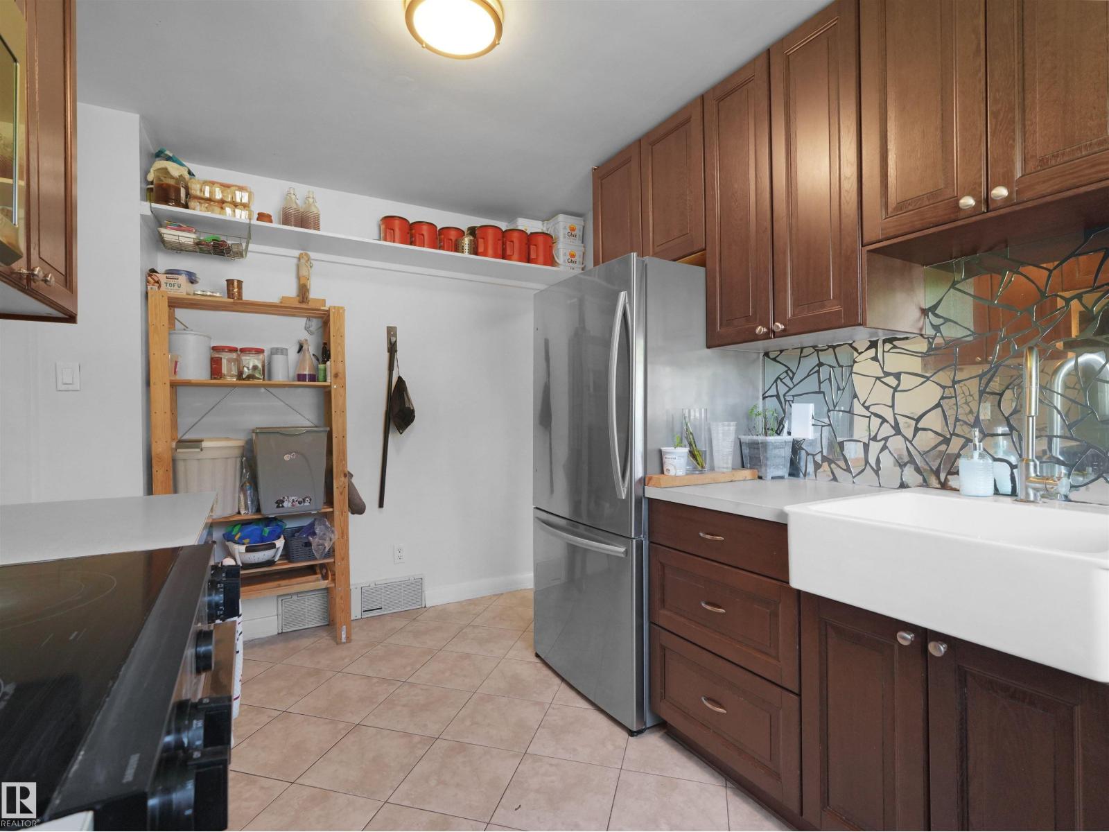 9256 75 St Nw Property Photo 20