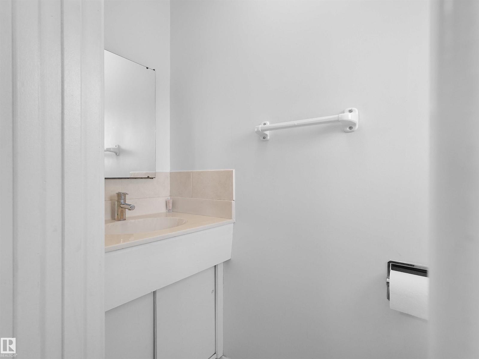 9256 75 St Nw Property Photo 32