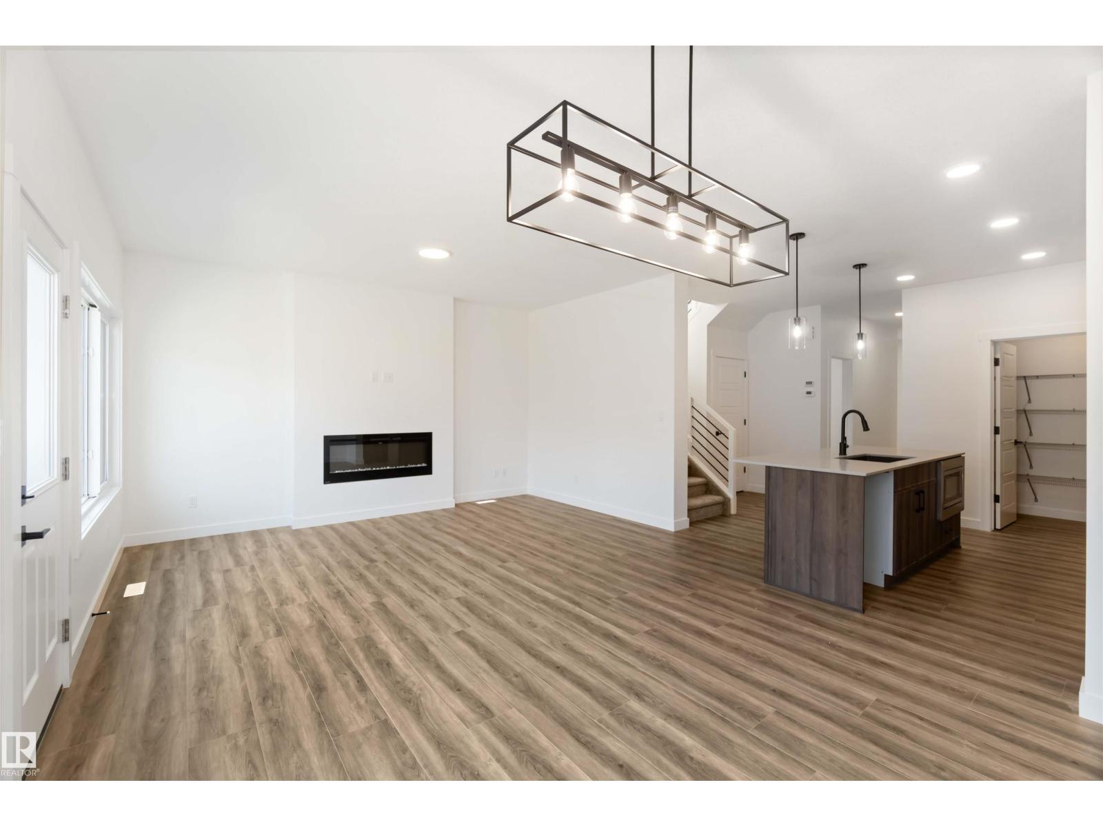 2431 194 St Nw Property Photo 14
