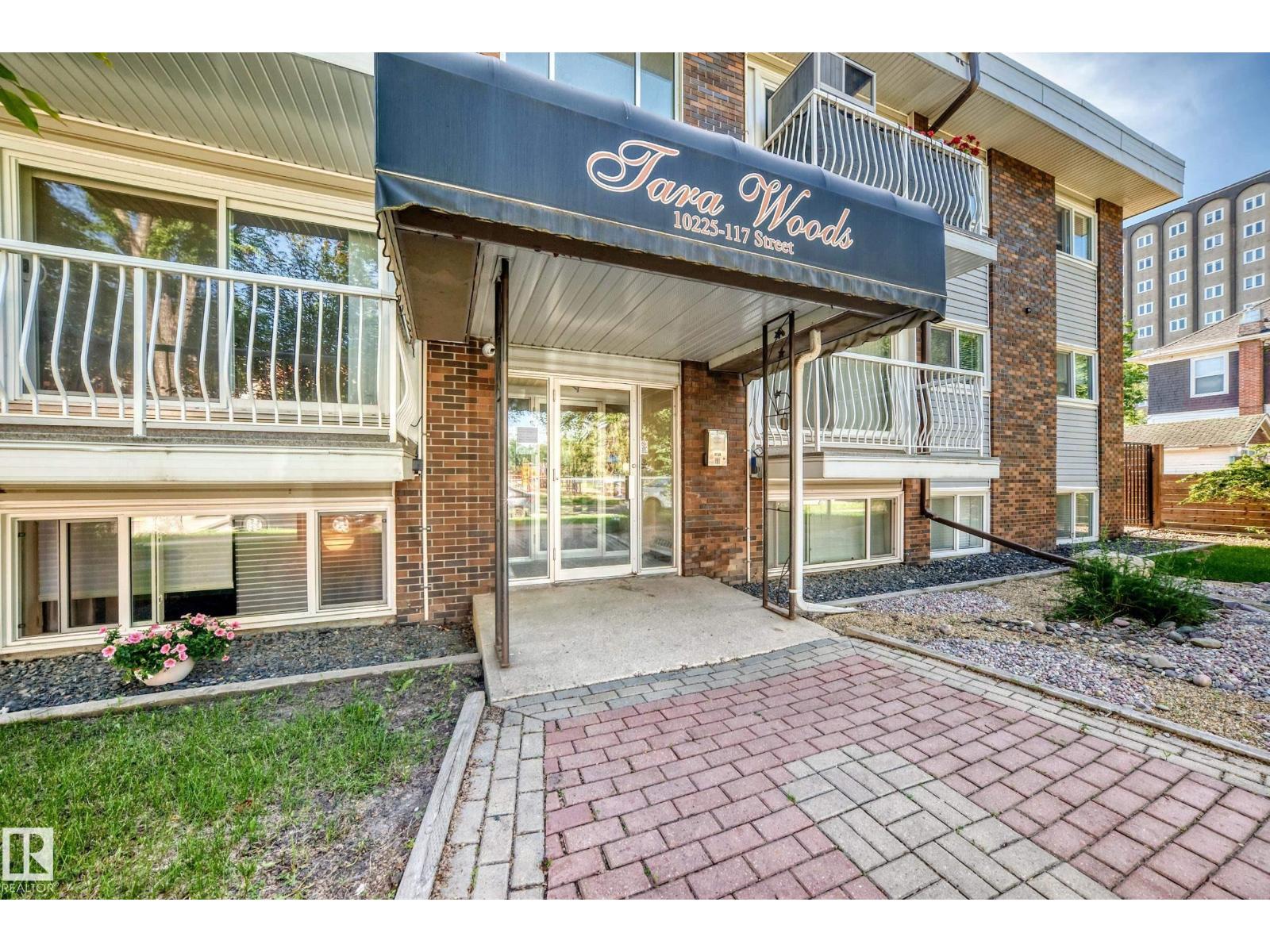 #305 10225 117 ST NW