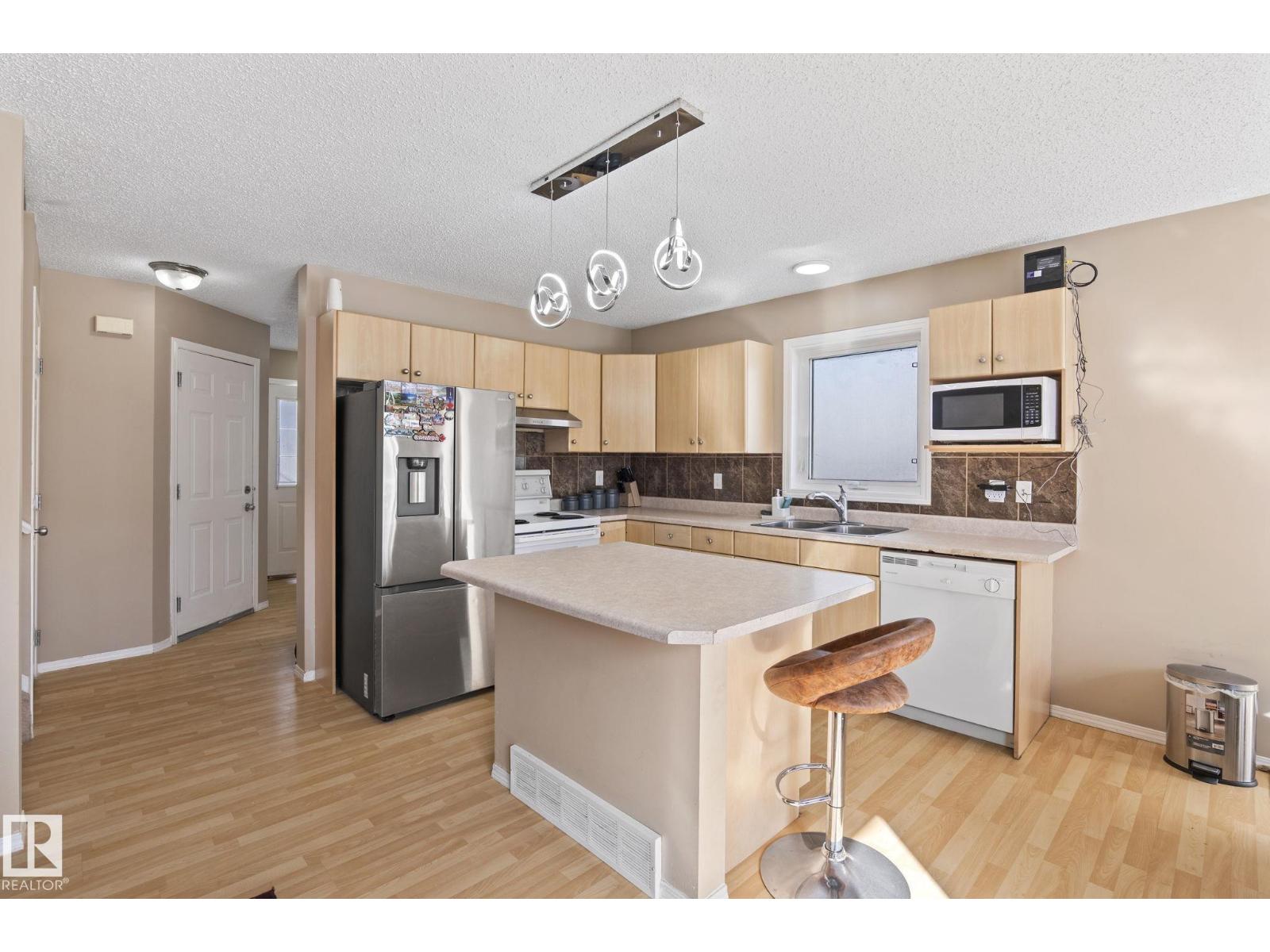 #92 4350 23 St Nw Property Photo 9