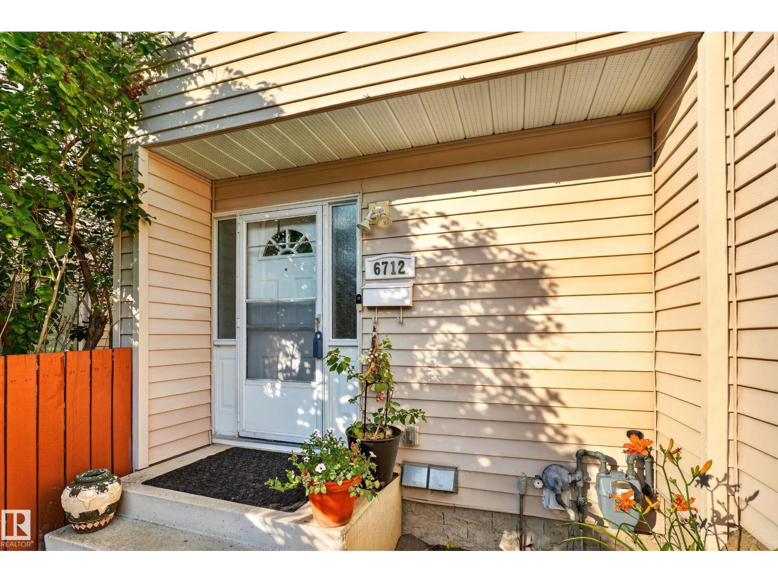 6712 36a Av Nw Property Photo 1