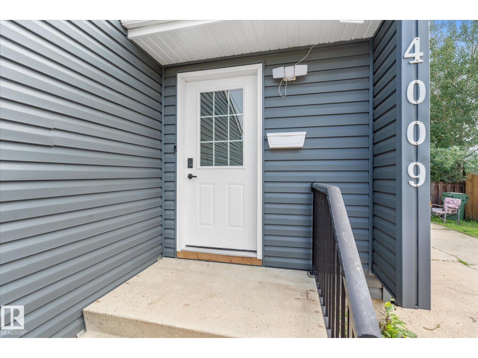 4009 37 Av Nw Property Photo 3