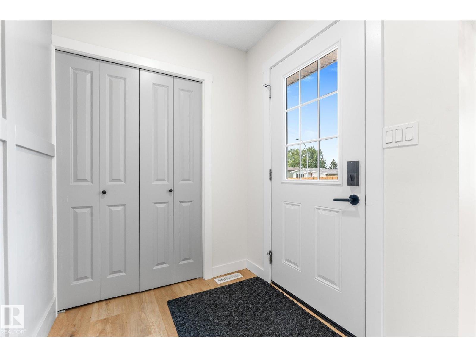 4009 37 Av Nw Property Photo 4