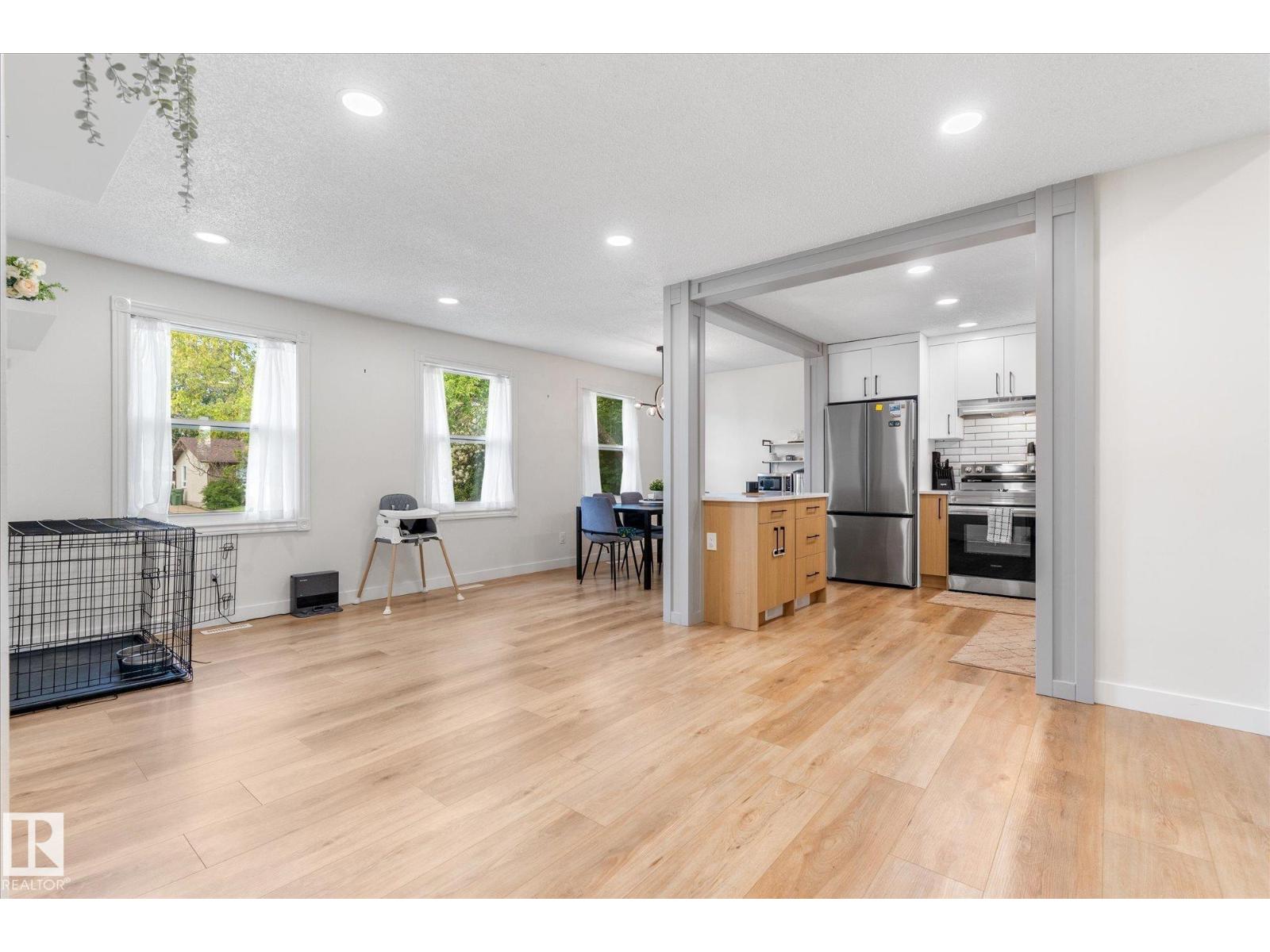 4009 37 Av Nw Property Photo 5