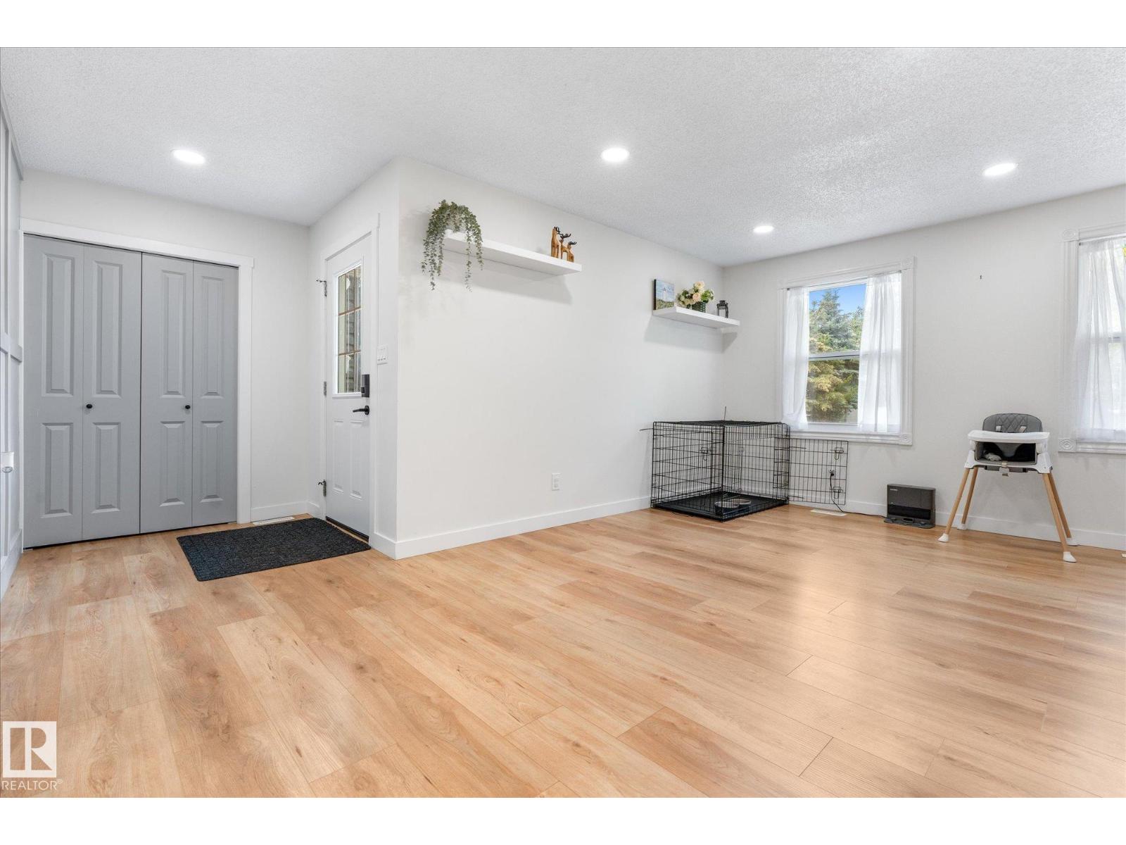 4009 37 Av Nw Property Photo 6