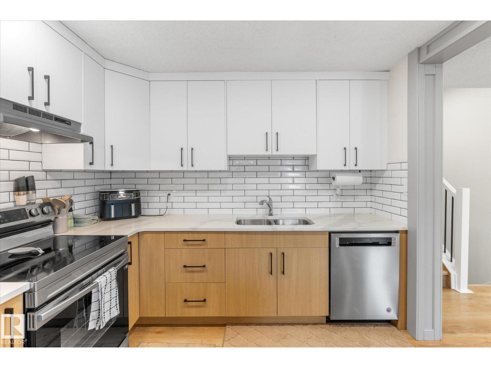 4009 37 Av Nw Property Photo 9