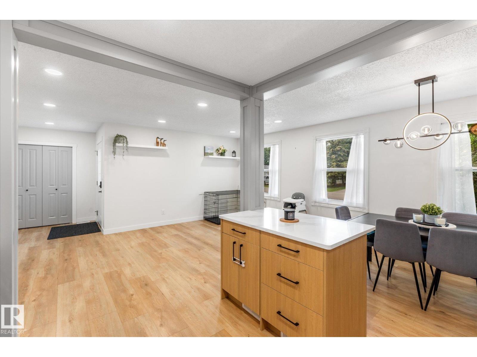 4009 37 Av Nw Property Photo 10