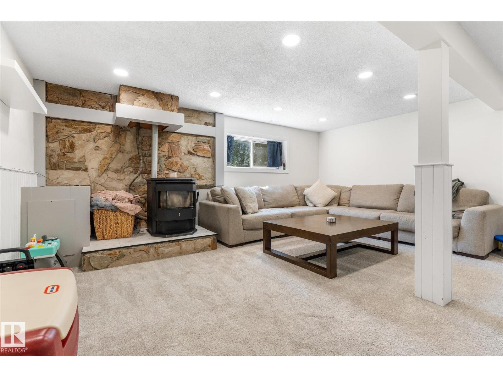 4009 37 Av Nw Property Photo 27