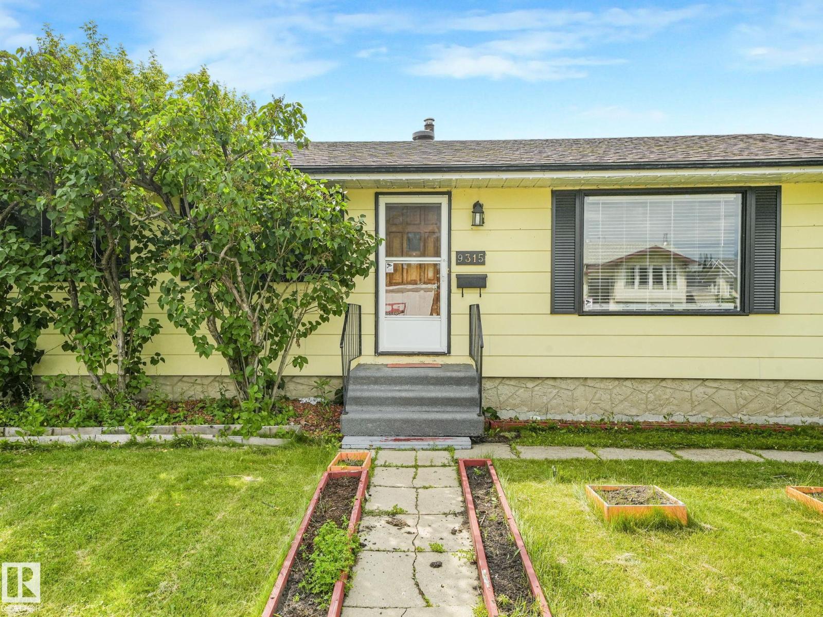 9315 151 Av Nw Property Photo 4