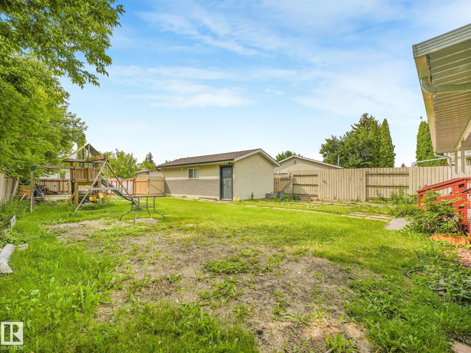 9315 151 Av Nw Property Photo 5