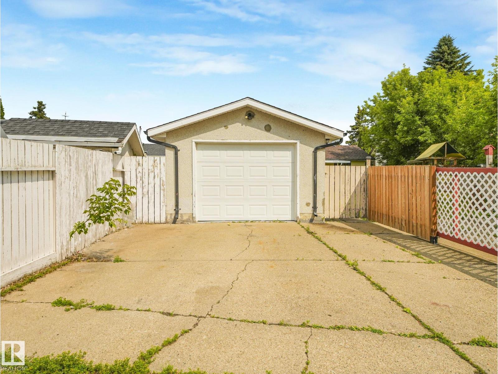 9315 151 Av Nw Property Photo 9
