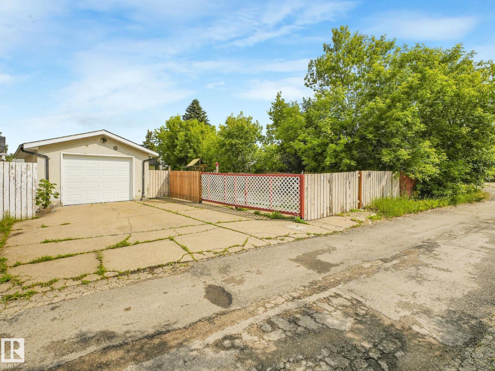 9315 151 Av Nw Property Photo 10