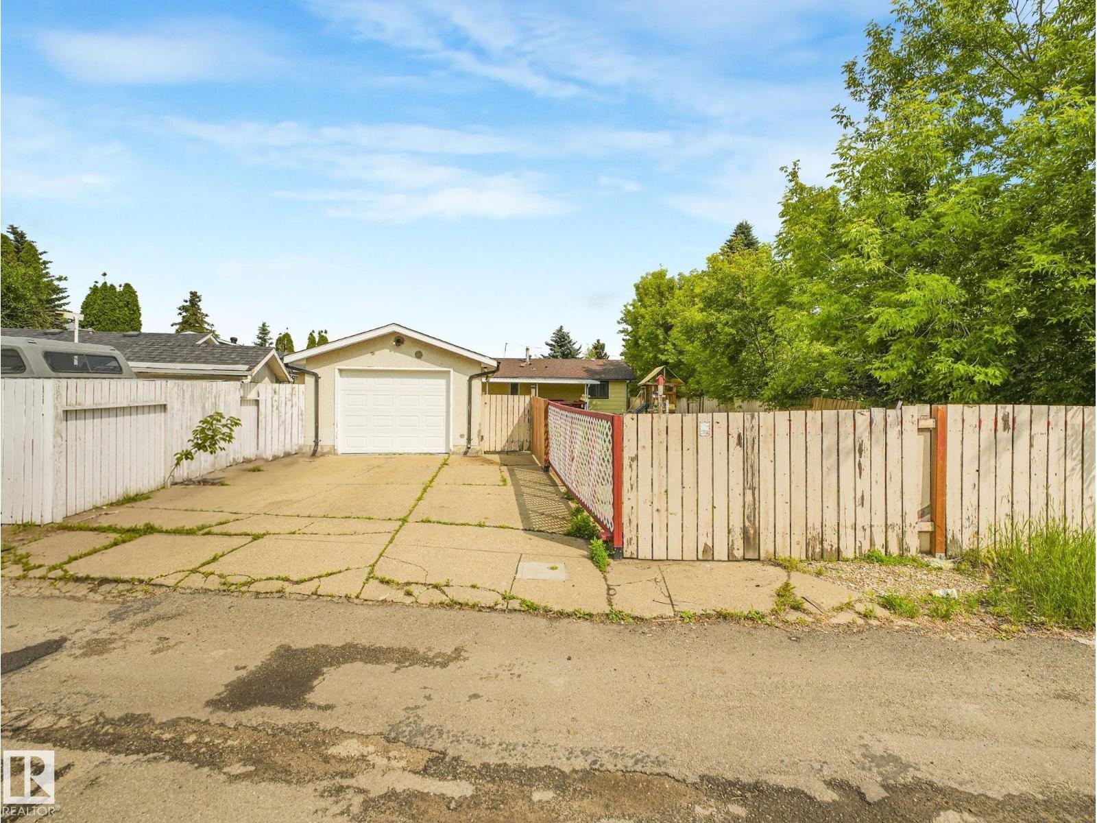 9315 151 Av Nw Property Photo 11