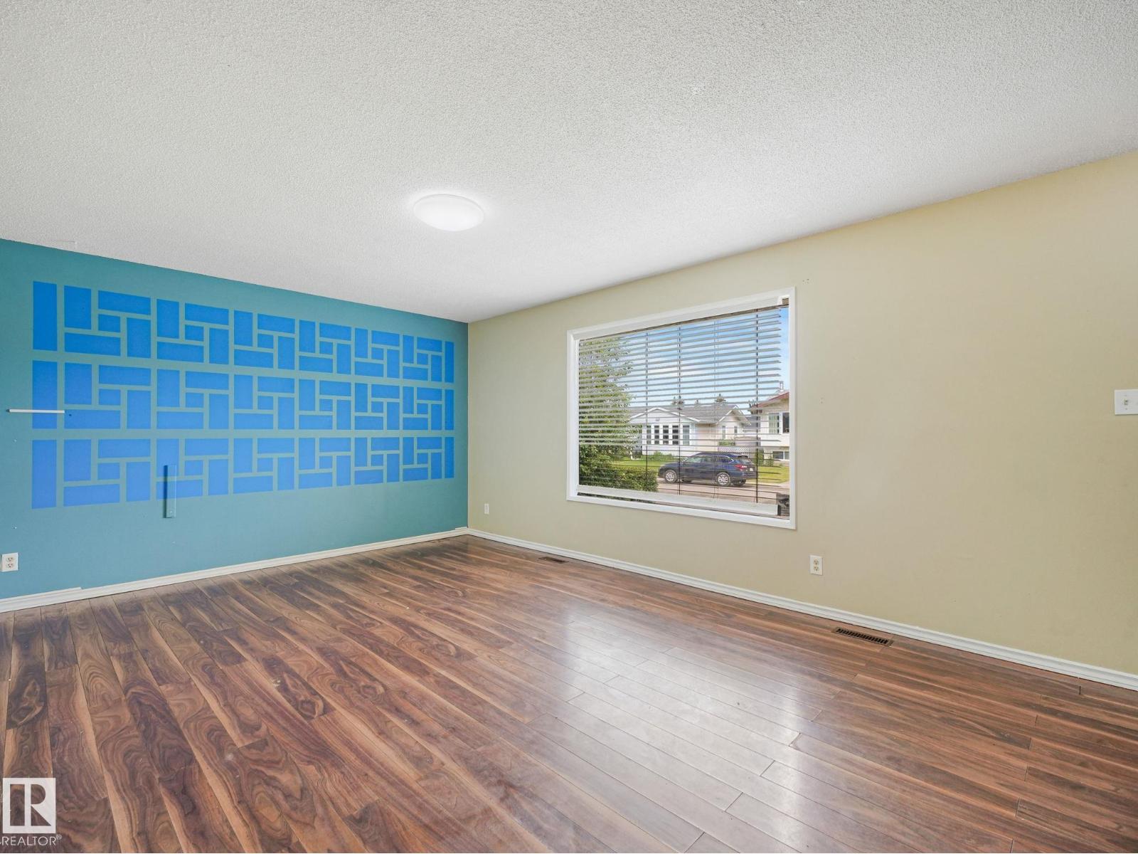 9315 151 Av Nw Property Photo 28