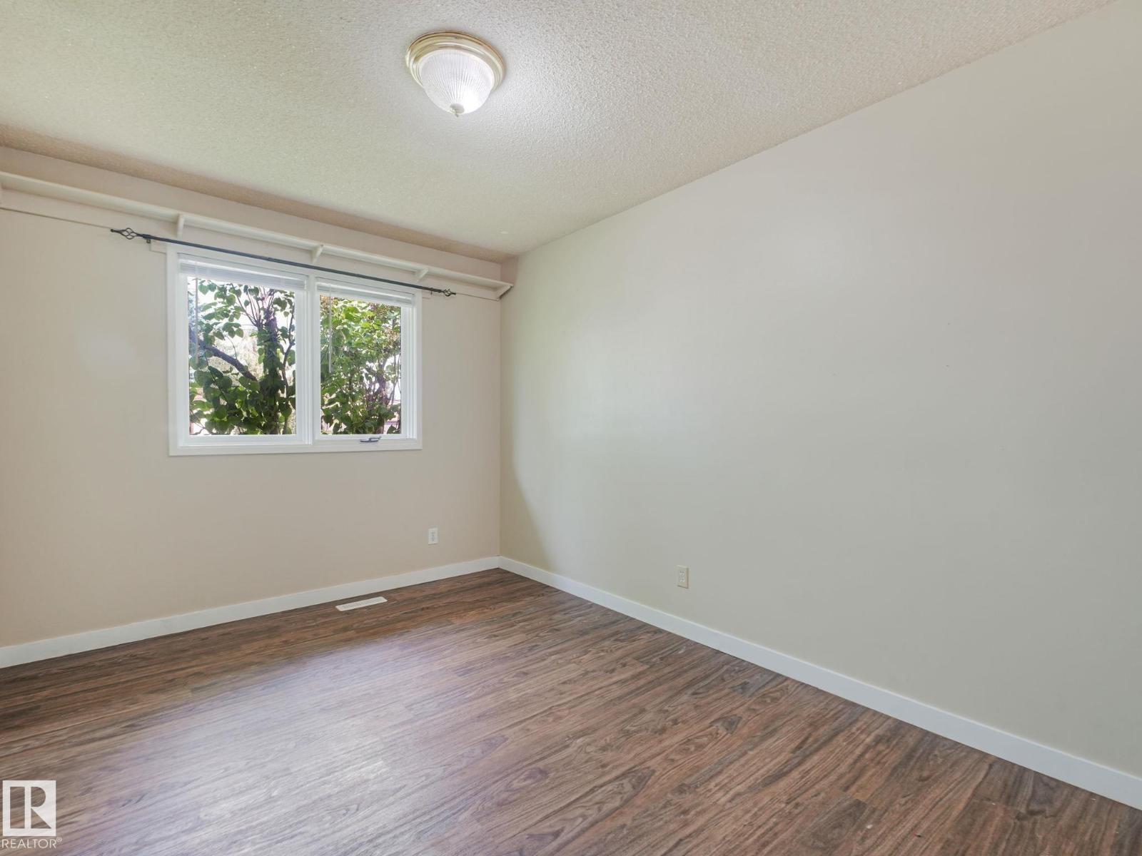 9315 151 Av Nw Property Photo 41