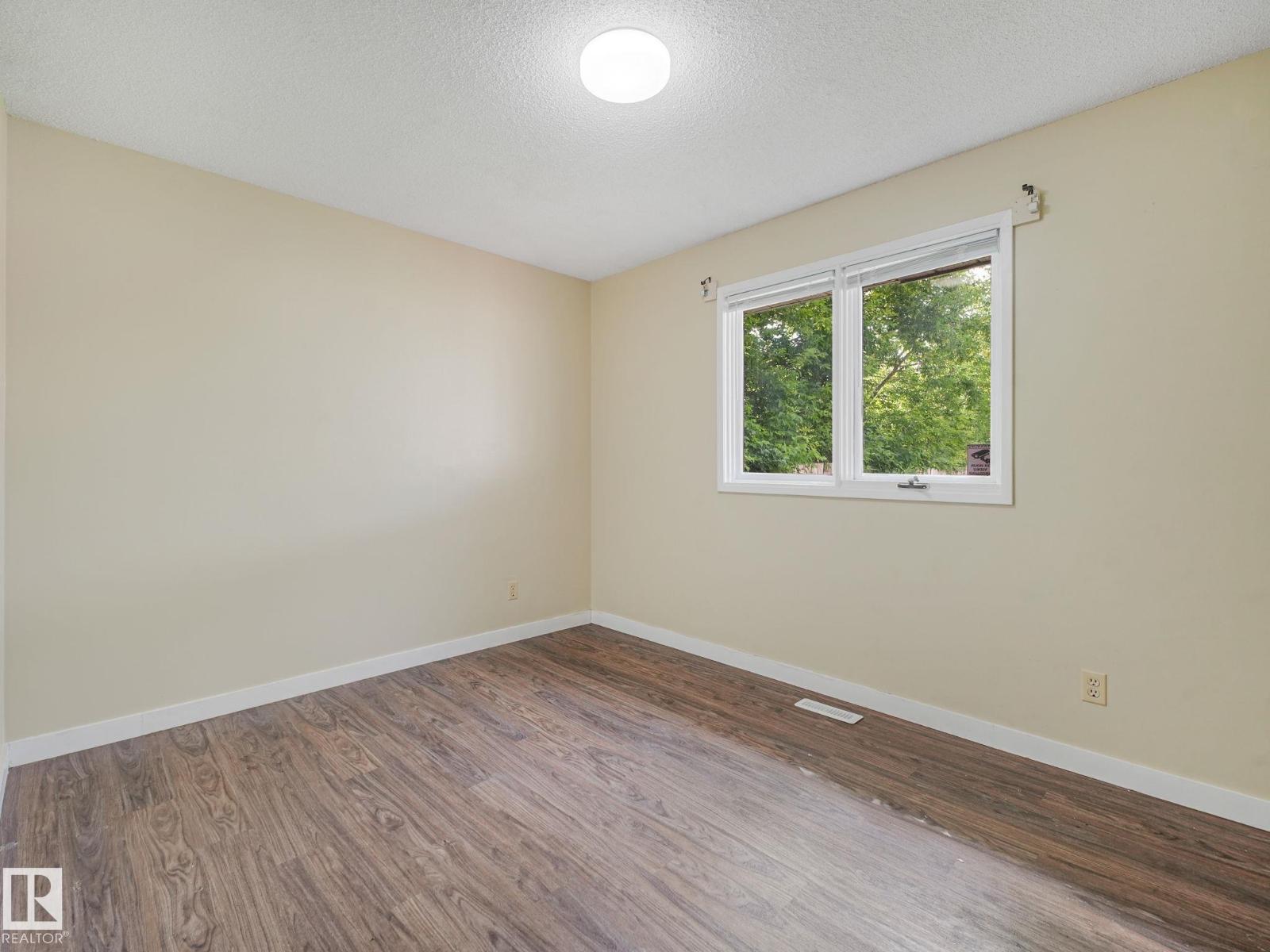 9315 151 Av Nw Property Photo 43