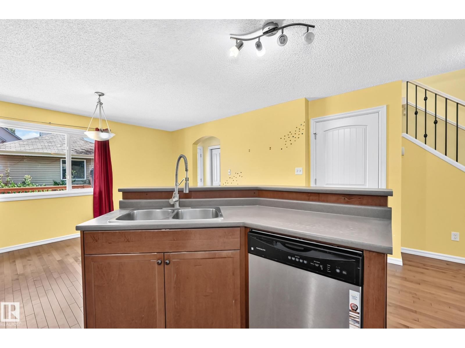 211 59 St Sw Property Photo 10