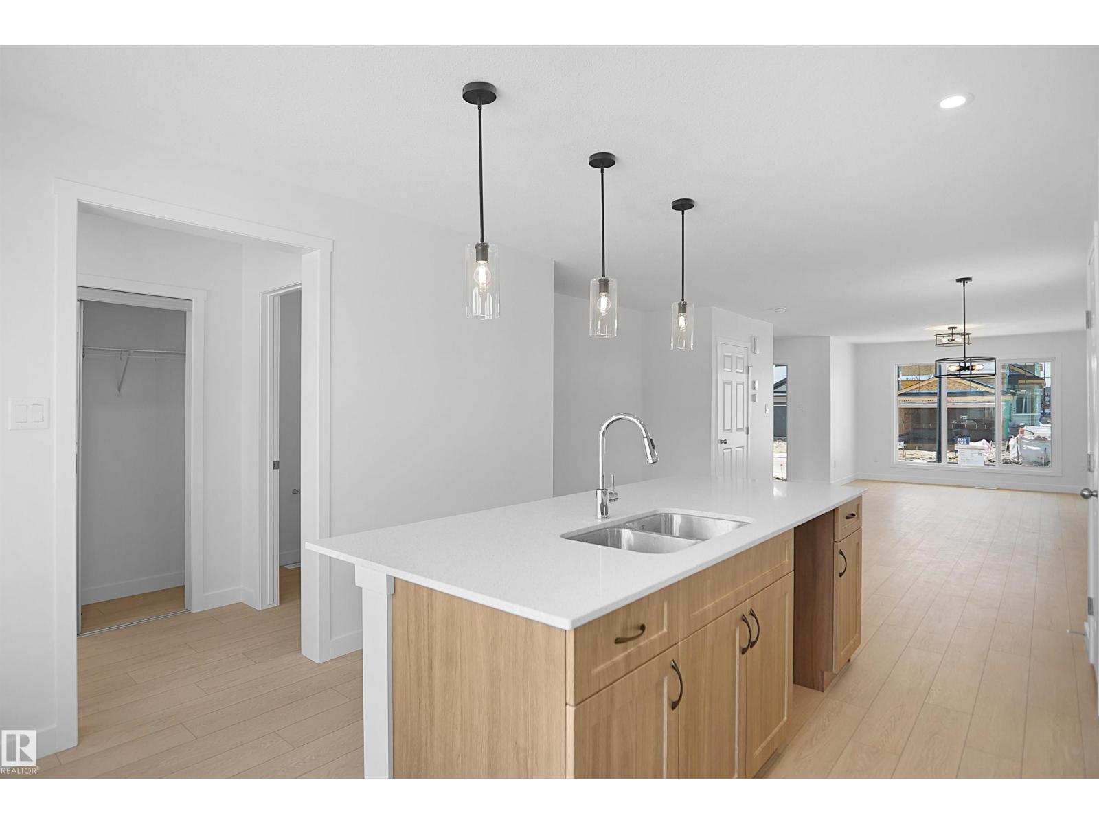 7323 181 Av Nw Property Photo 13