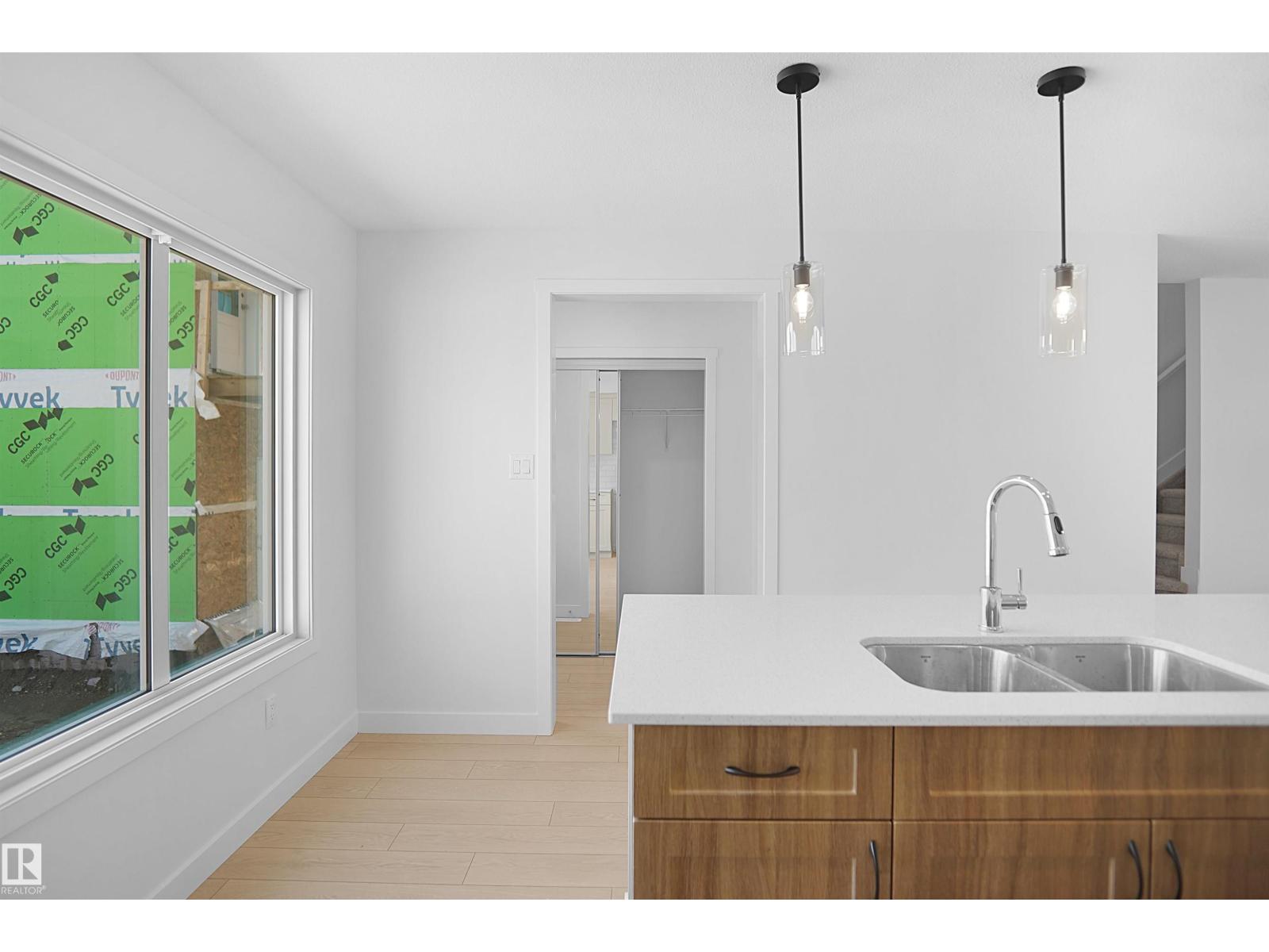 7323 181 Av Nw Property Photo 14