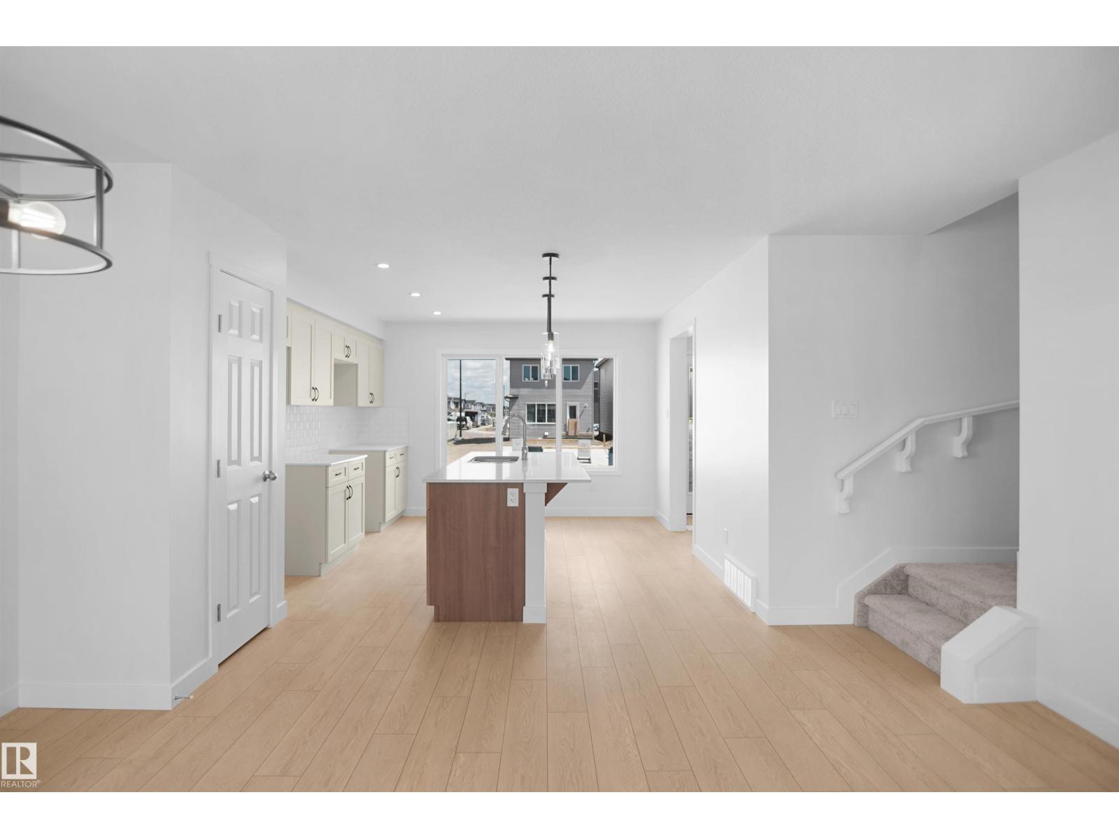 7335 181 Av Nw Property Photo 7