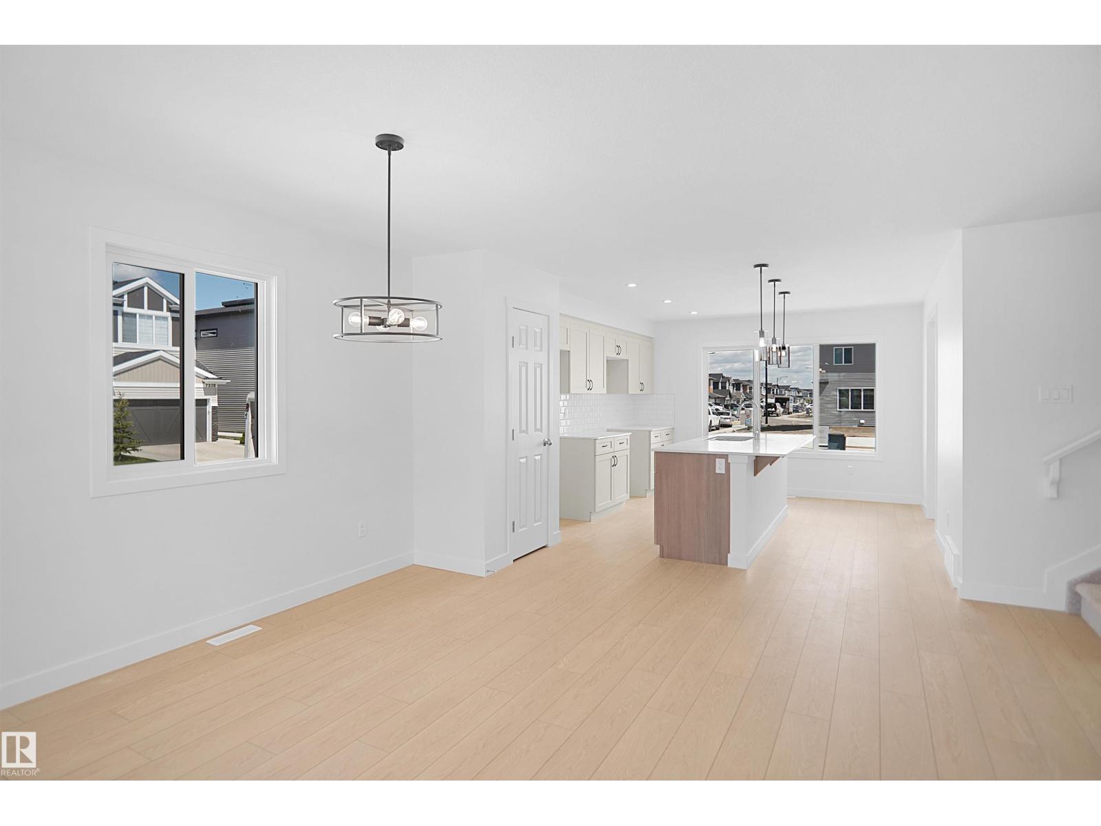 7335 181 Av Nw Property Photo 8