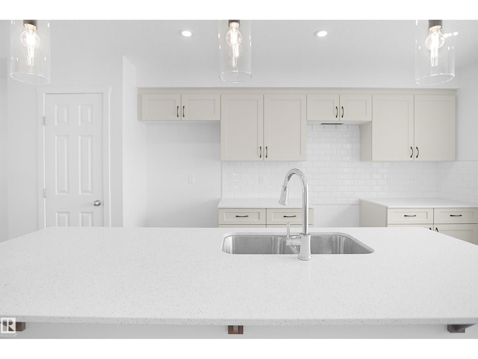 7335 181 Av Nw Property Photo 10