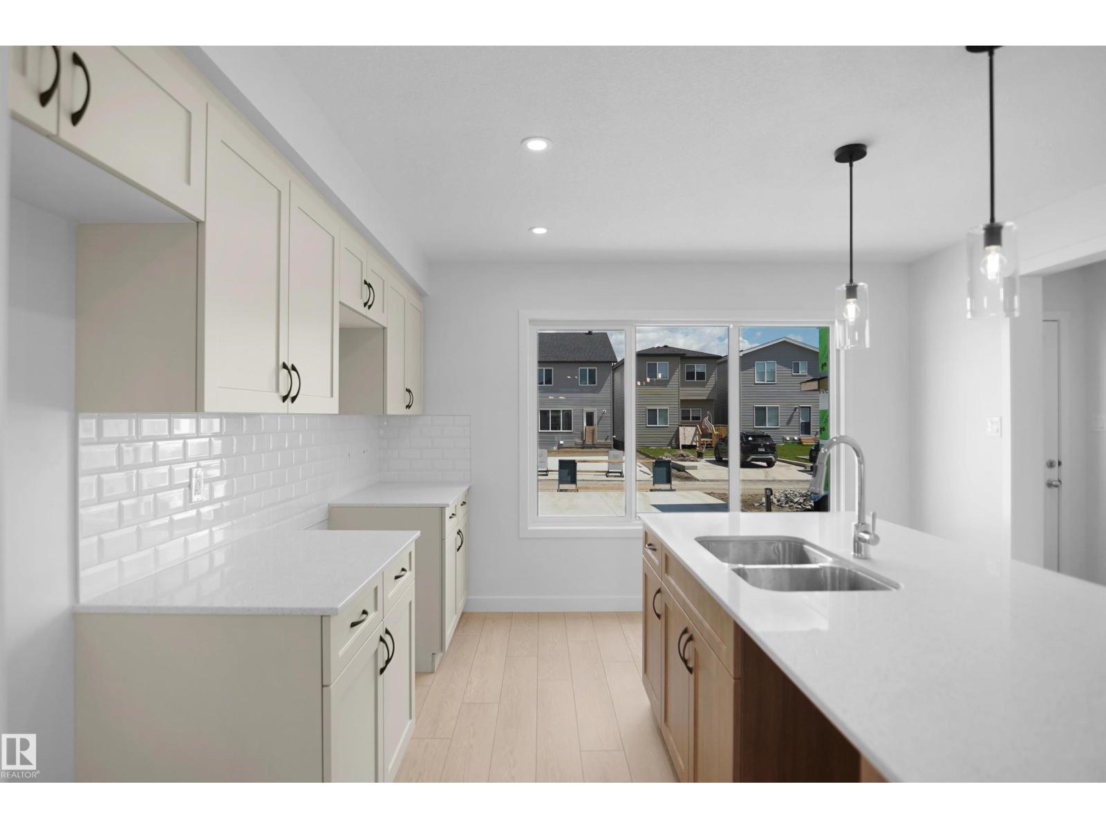 7335 181 Av Nw Property Photo 14