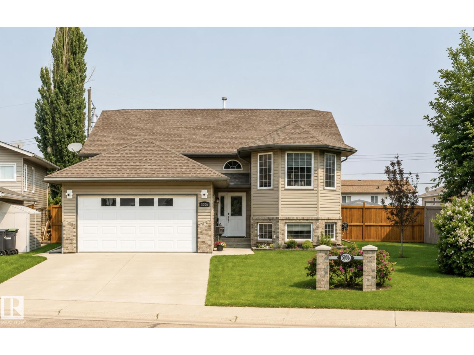 5006 53 AV Property Photo 1