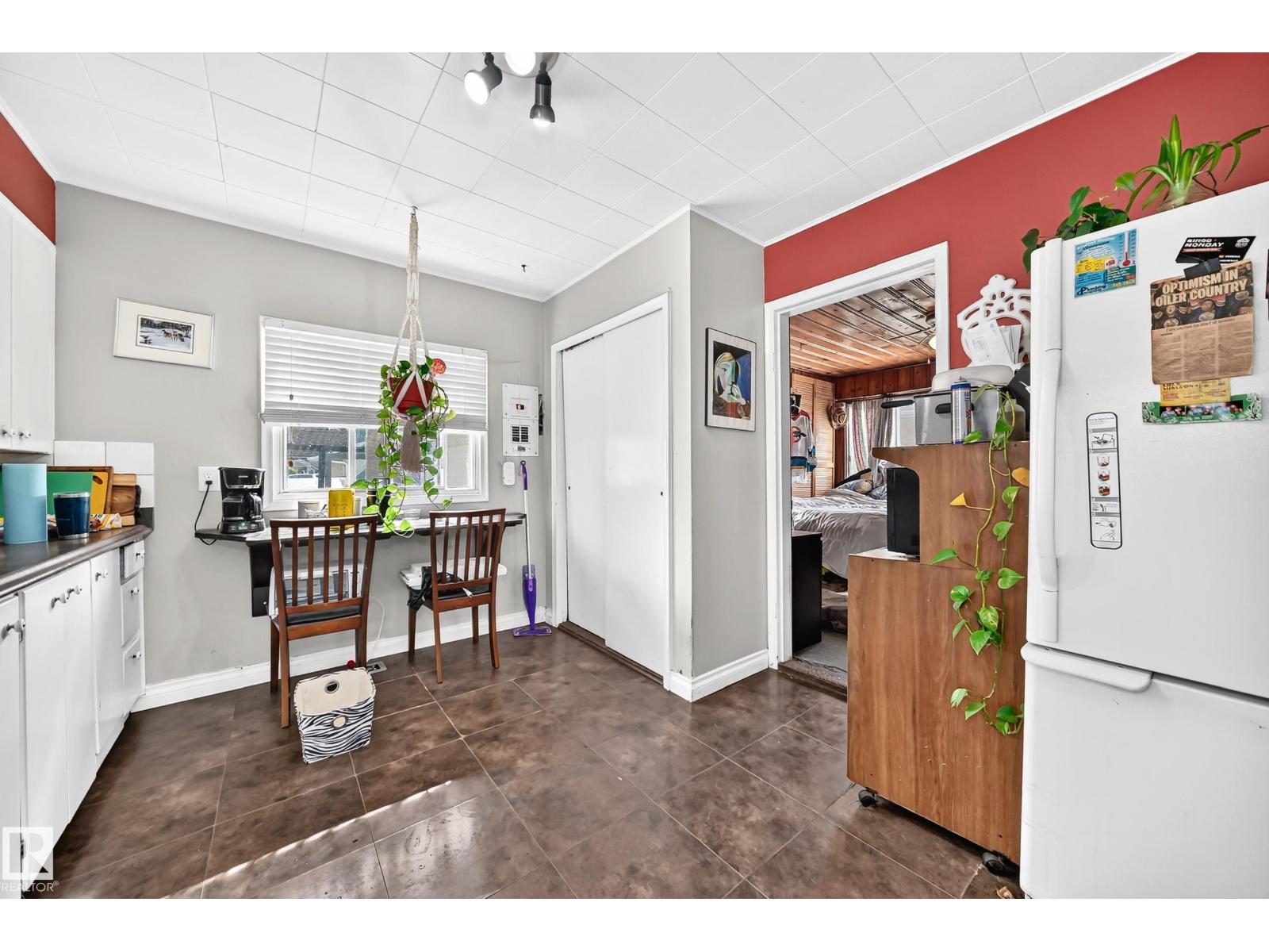11939 89 St Nw Property Photo 7