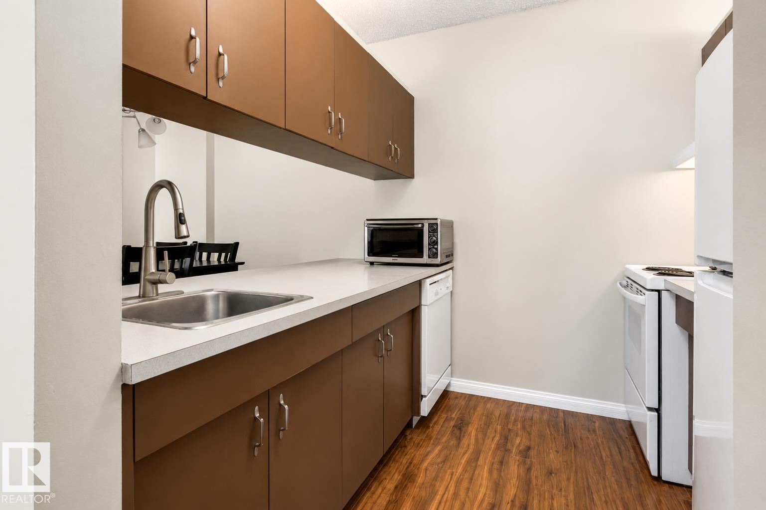 #103 11007 83 Av Nw Property Photo 10