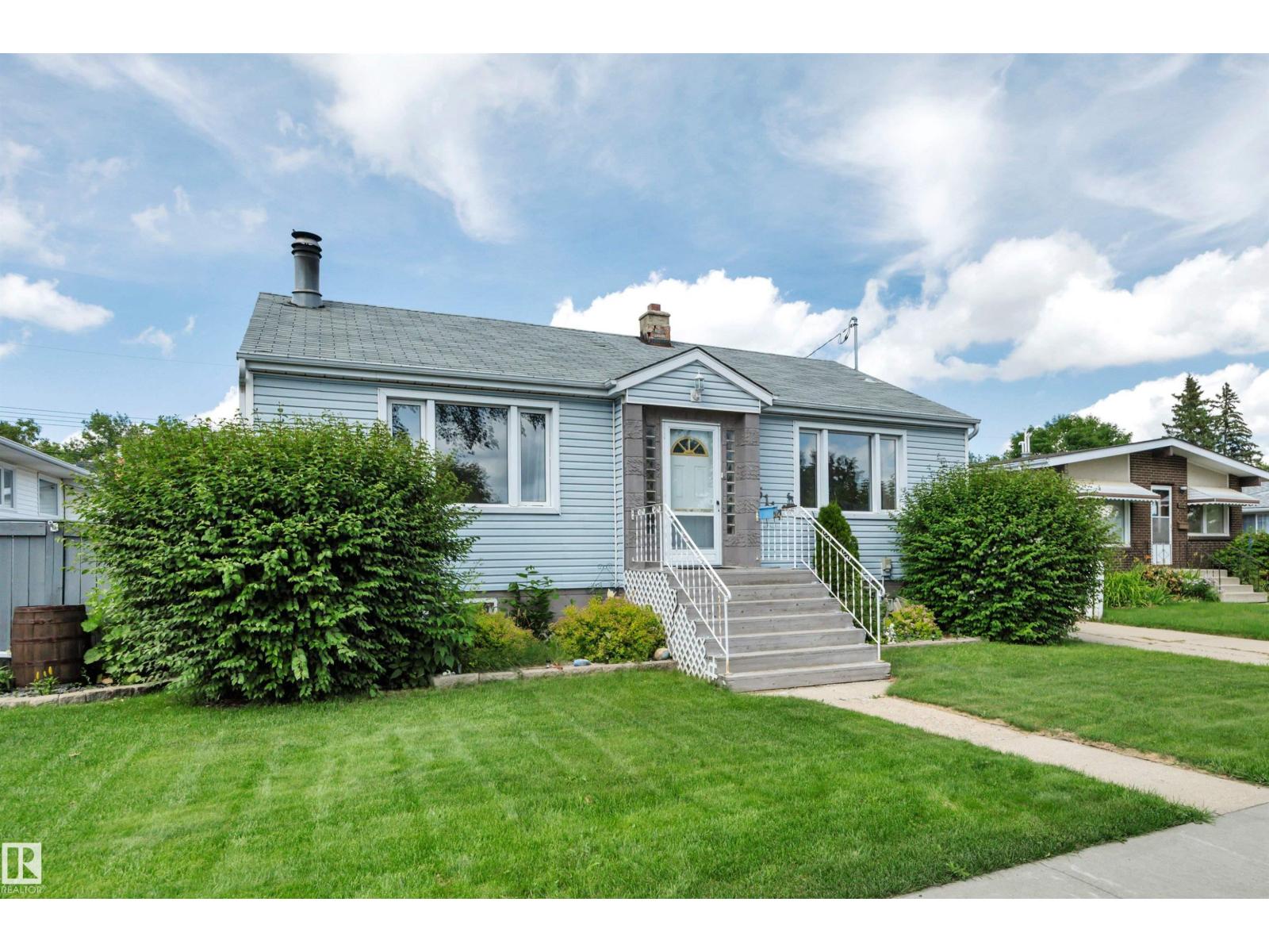 5114 47 Av Property Photo 2
