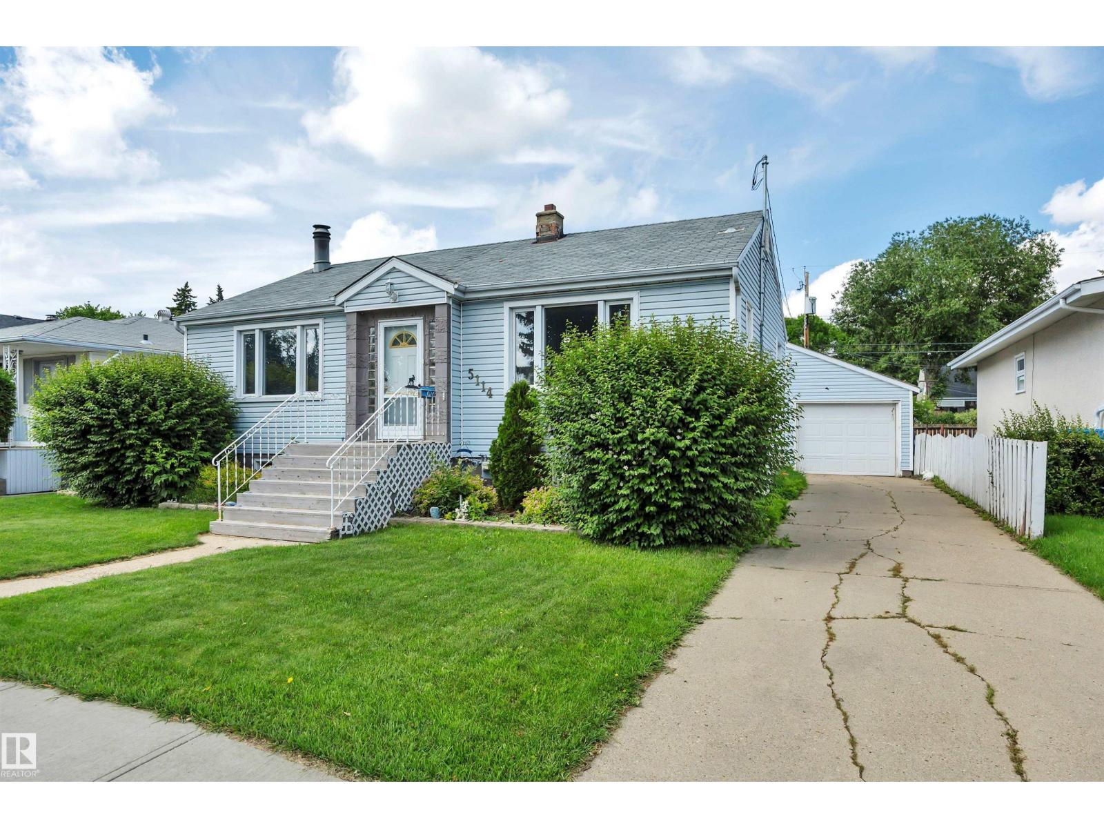 5114 47 Av Property Photo 3