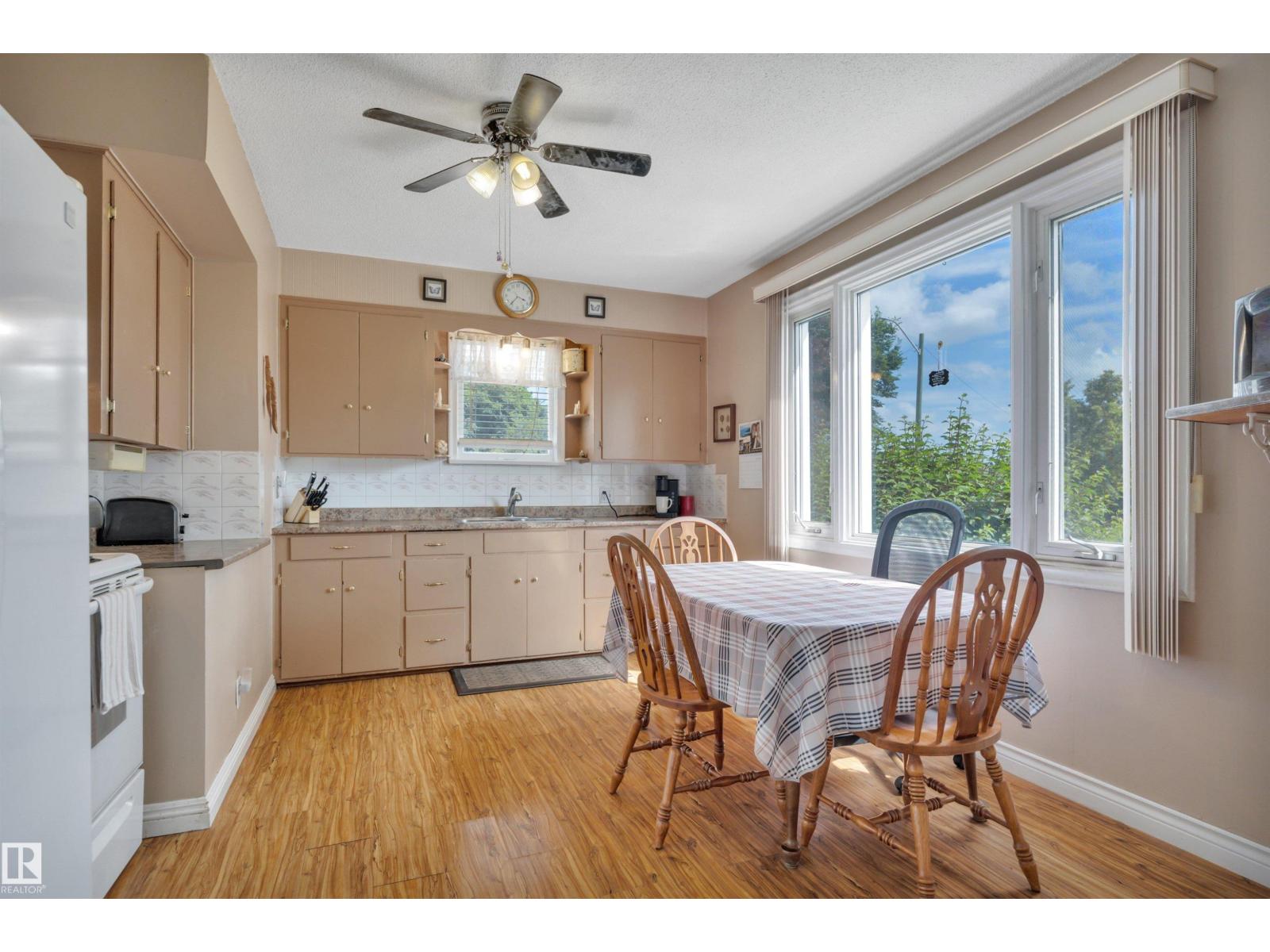 5114 47 Av Property Photo 10