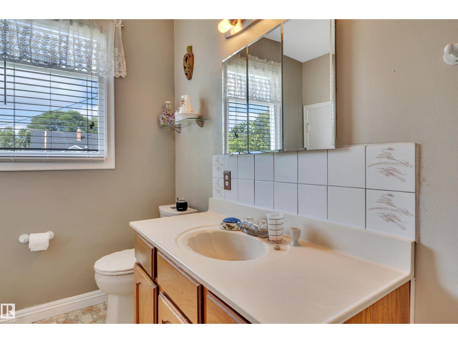5114 47 Av Property Photo 20