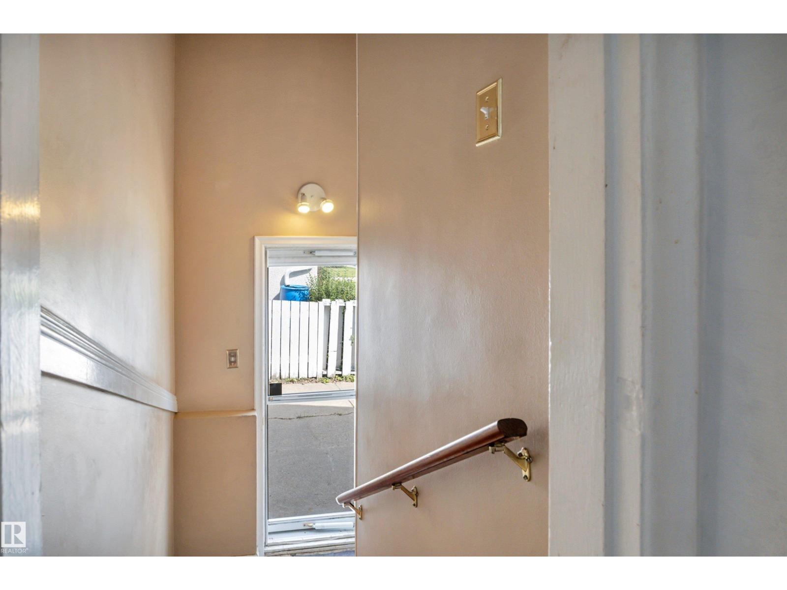 5114 47 Av Property Photo 23