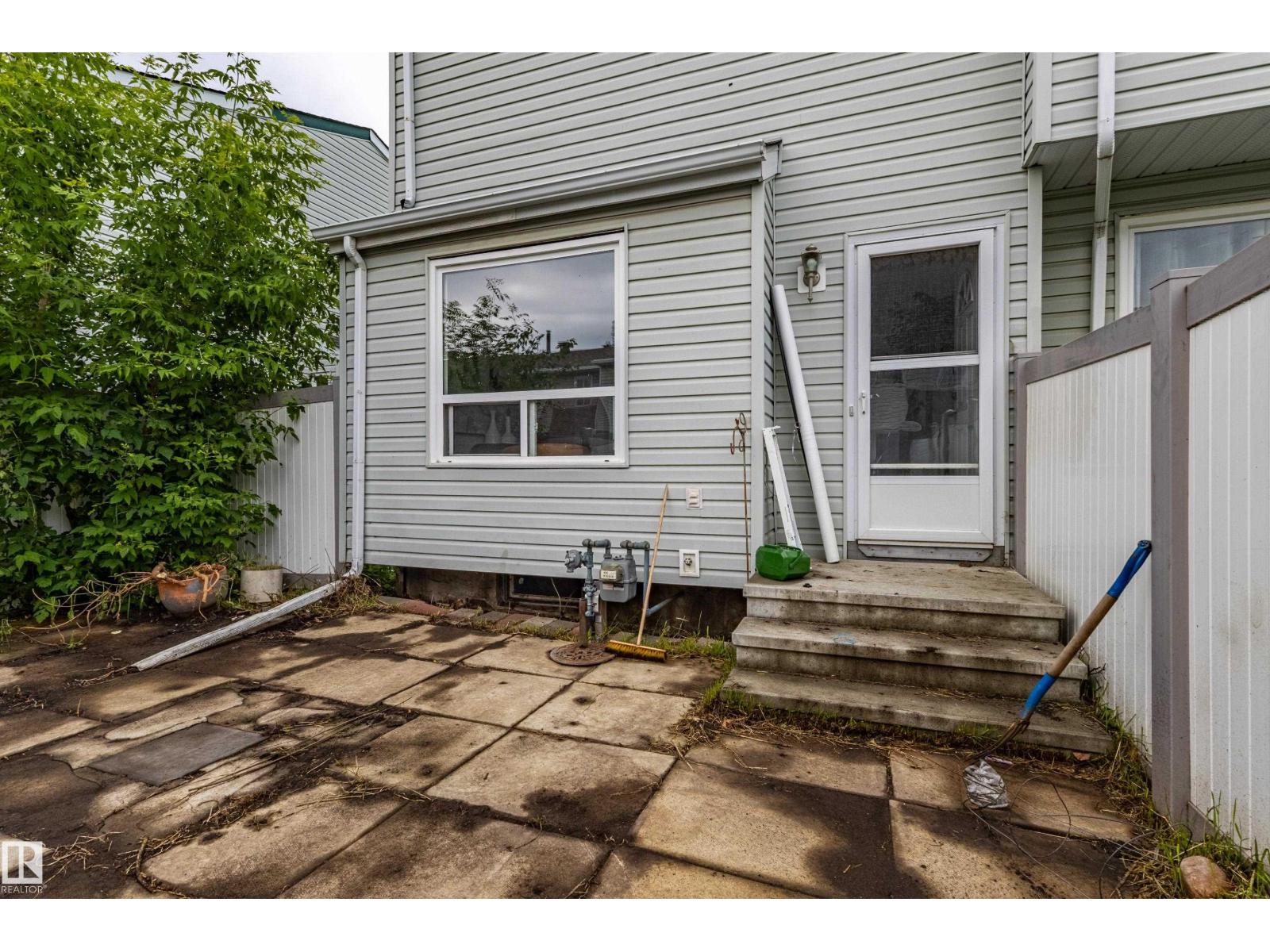 209 Dickinsfield Co Nw Property Photo 4
