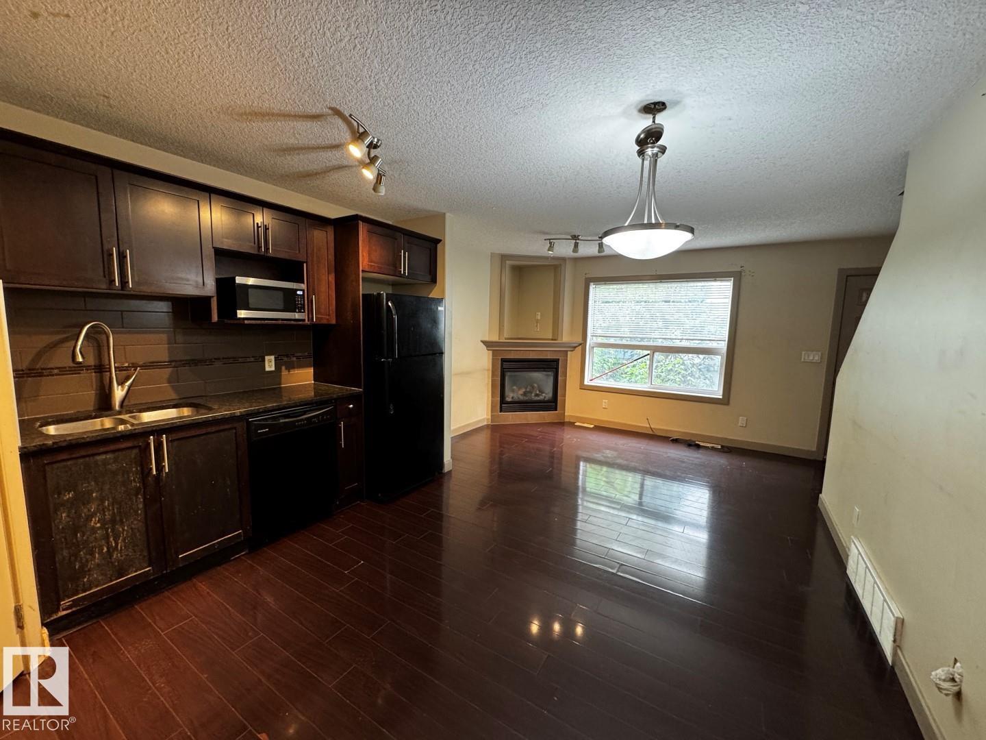 #6 1820 34 Av Nw Property Photo 2