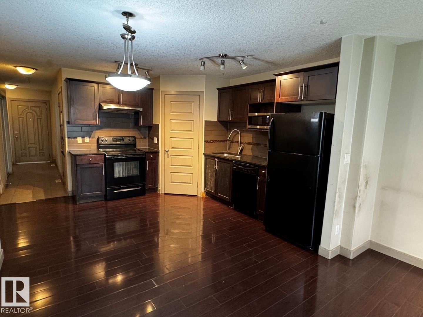 #6 1820 34 Av Nw Property Photo 3