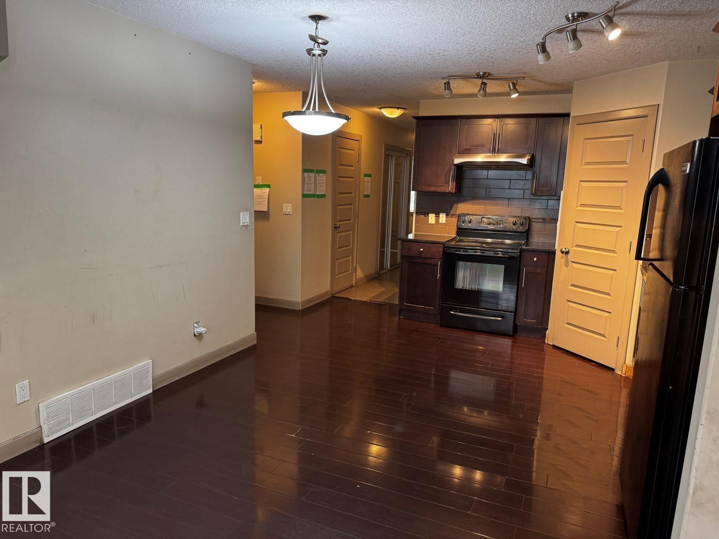 #6 1820 34 Av Nw Property Photo 4