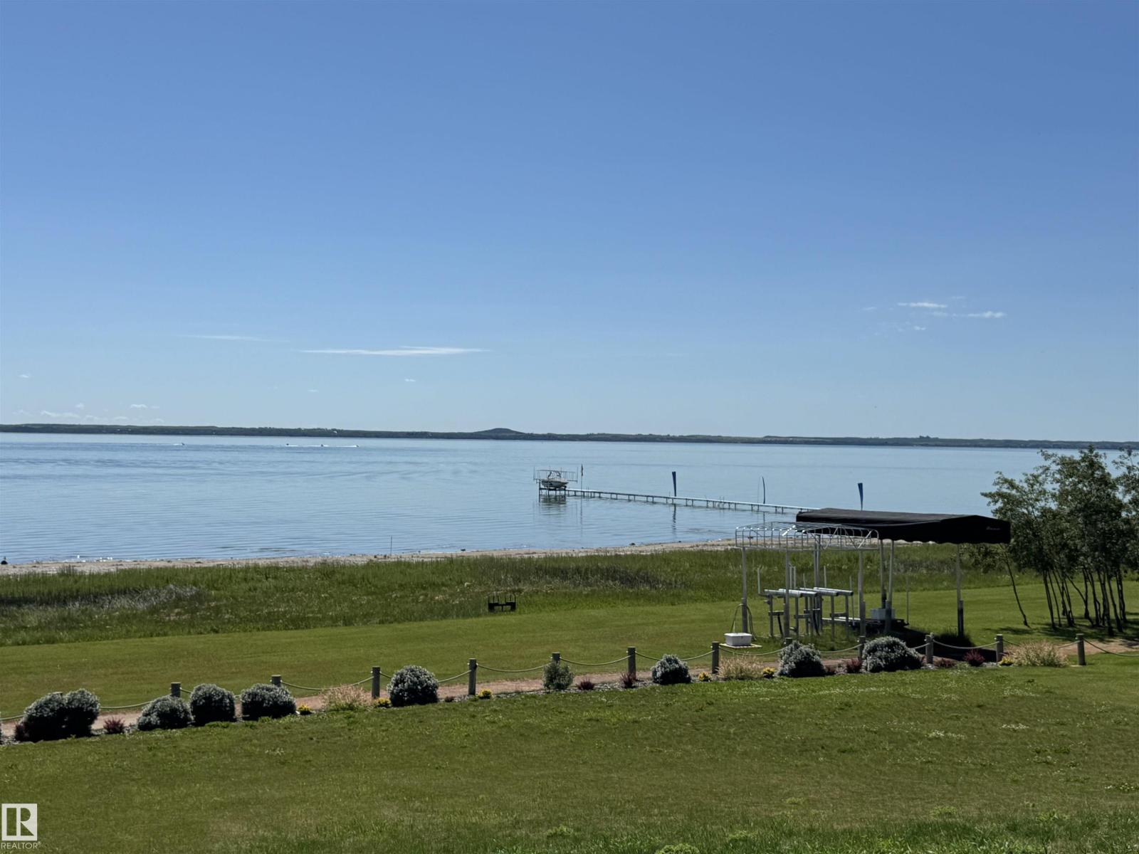 158 Lakeshore Cl Property Photo 6