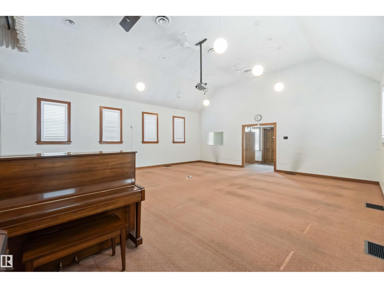 13156 101 St Nw Property Photo 5