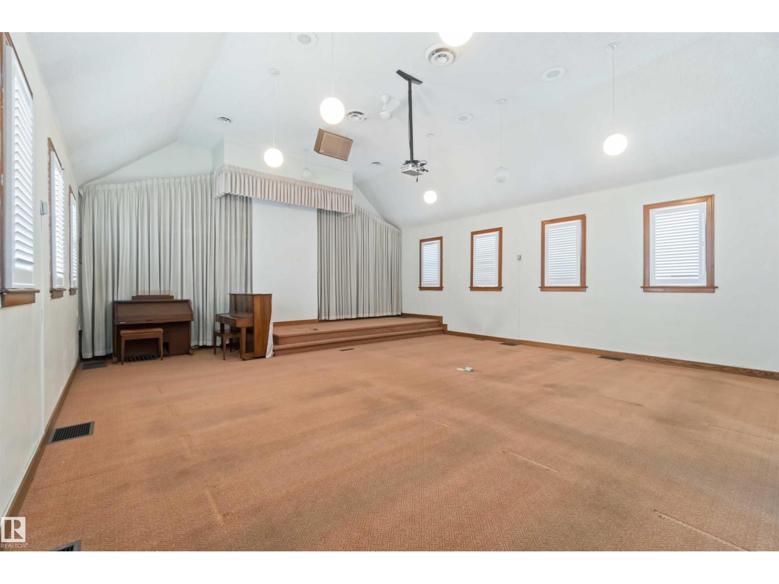 13156 101 St Nw Property Photo 6