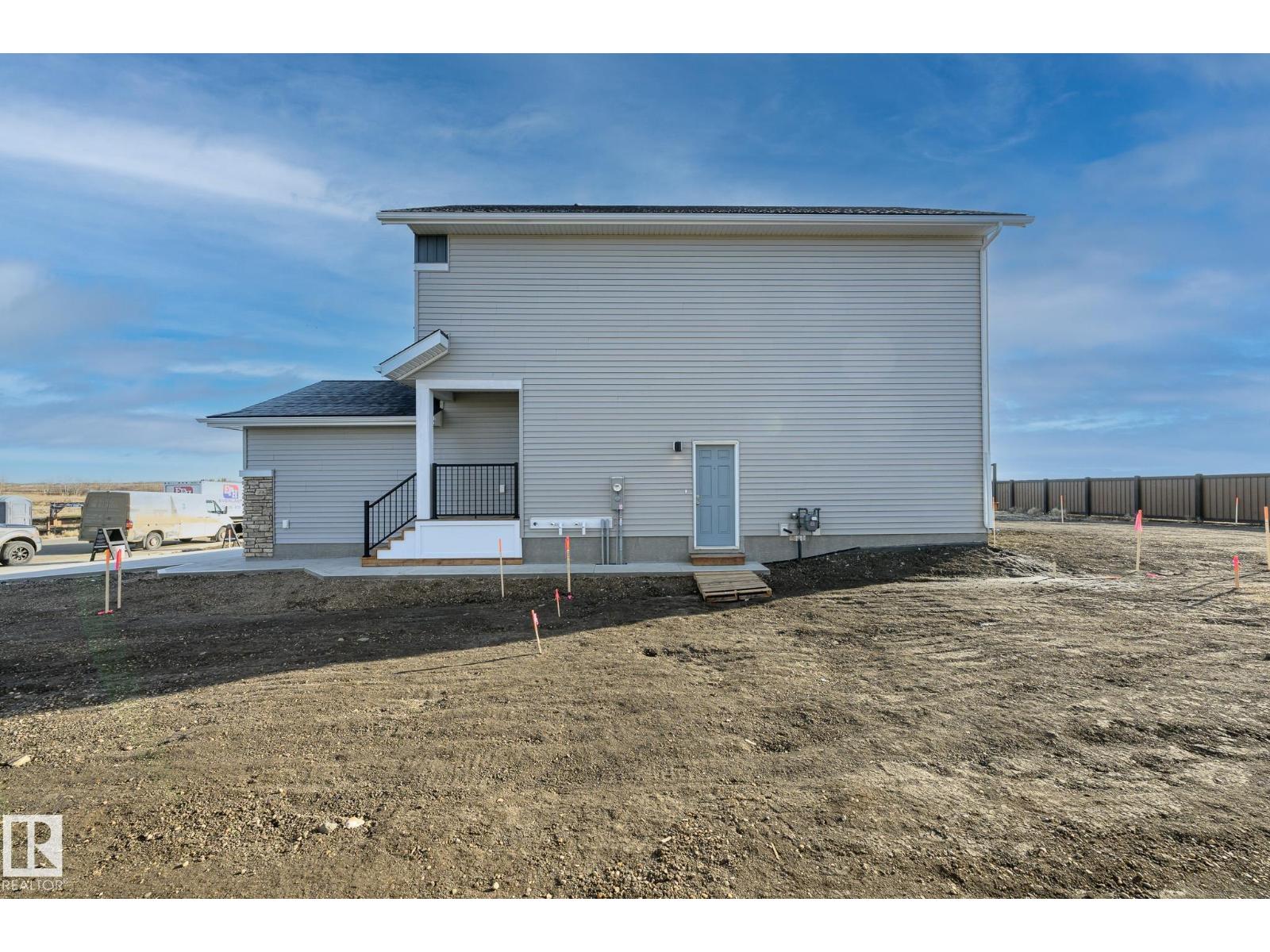 2340 160 St Sw Property Photo 2