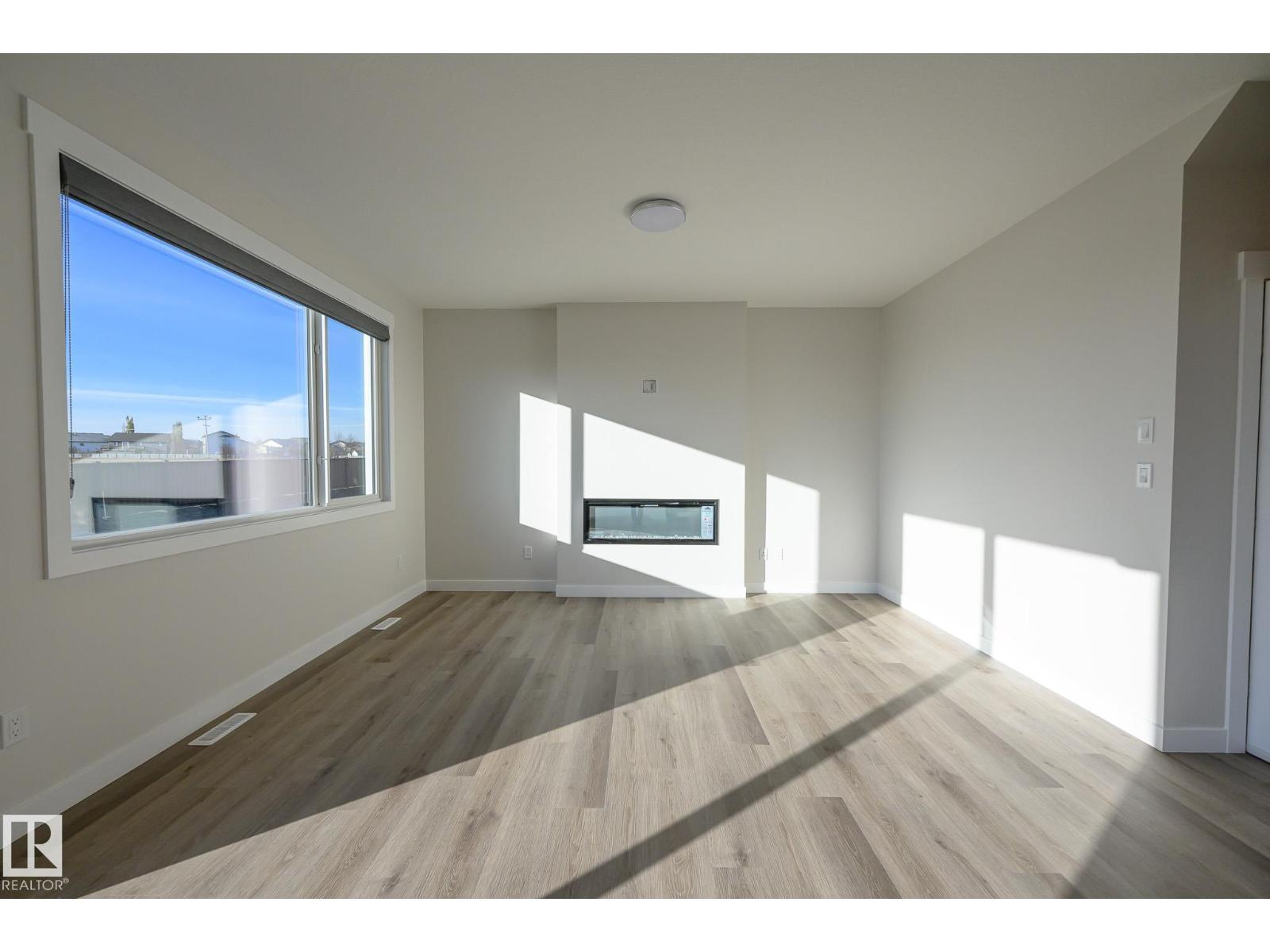 2340 160 St Sw Property Photo 4