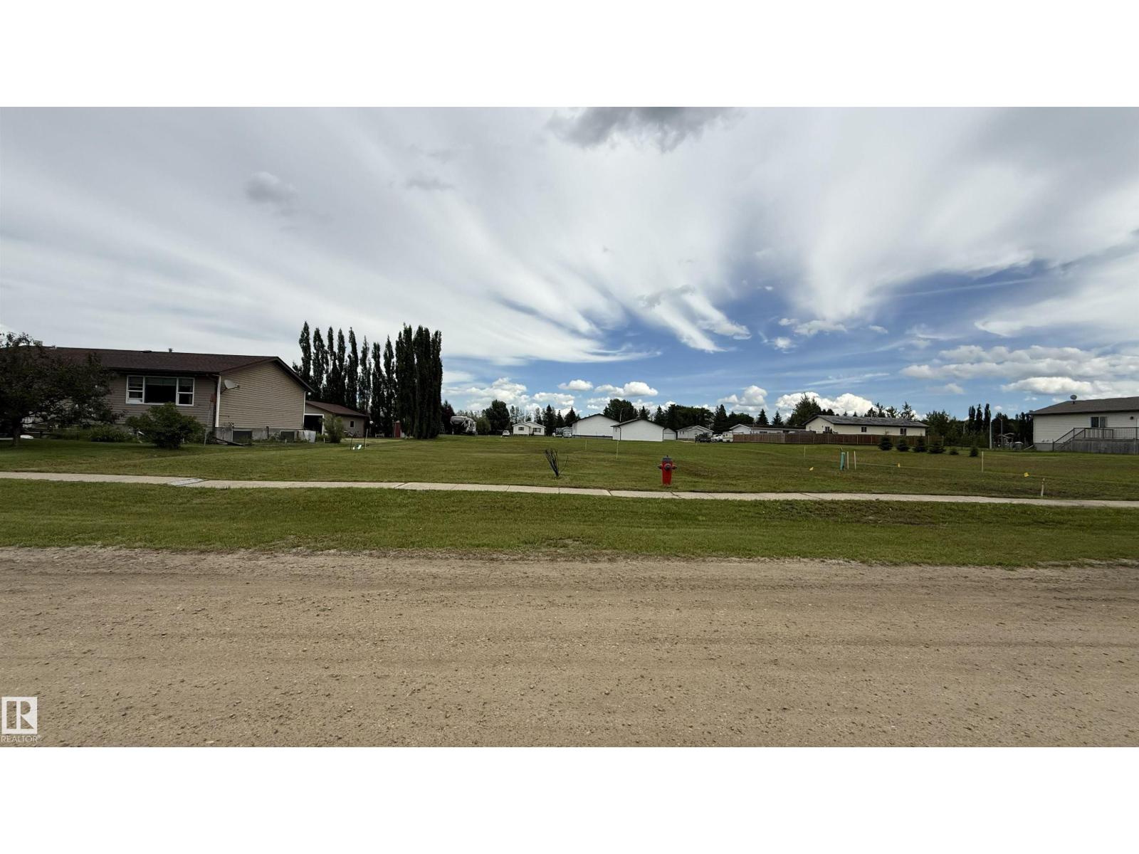 25 Woodbend Property Photo 1