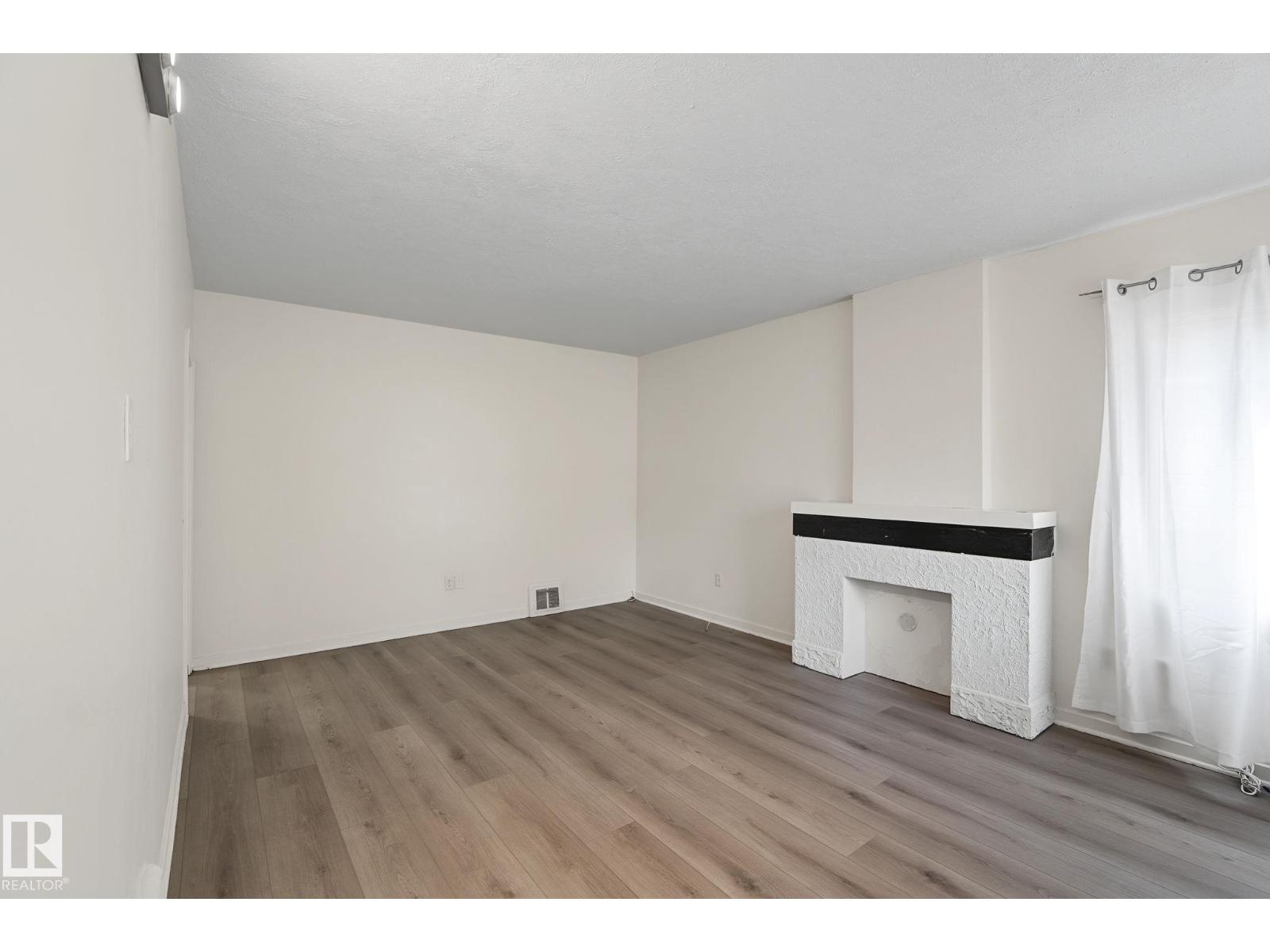 11147 78 Av Nw Property Photo 3