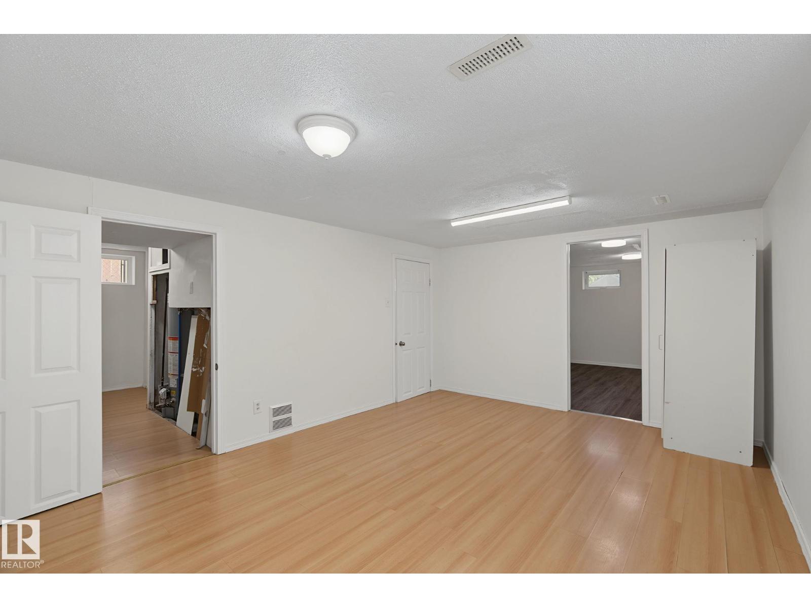 11147 78 Av Nw Property Photo 5