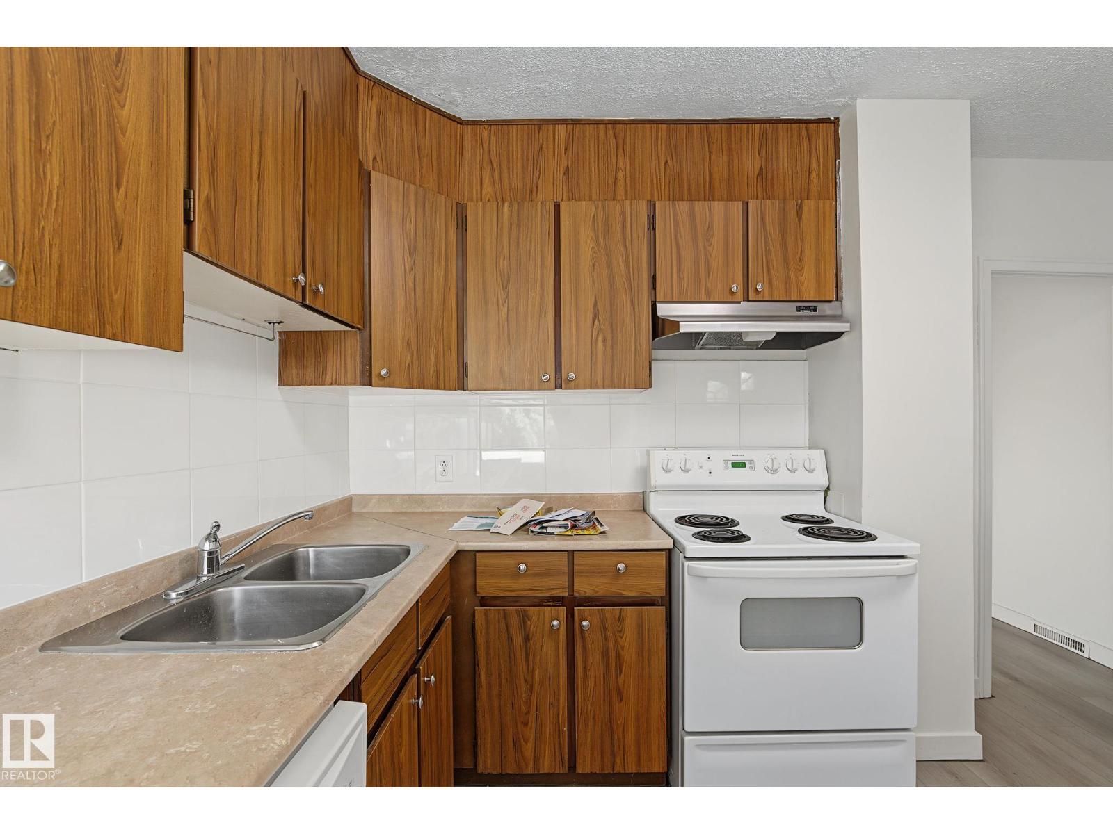 11147 78 Av Nw Property Photo 10